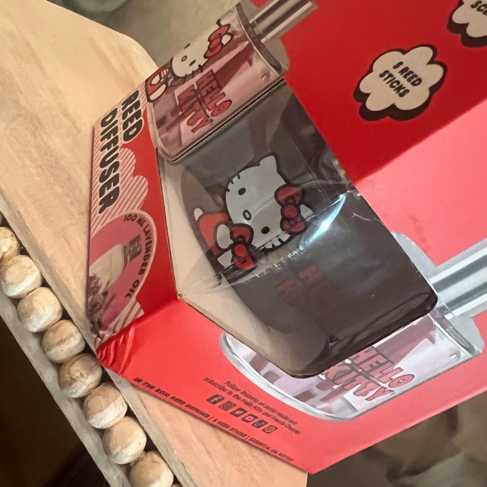 ⚡️Hello Kitty Diffuser - Picture 3 of 3